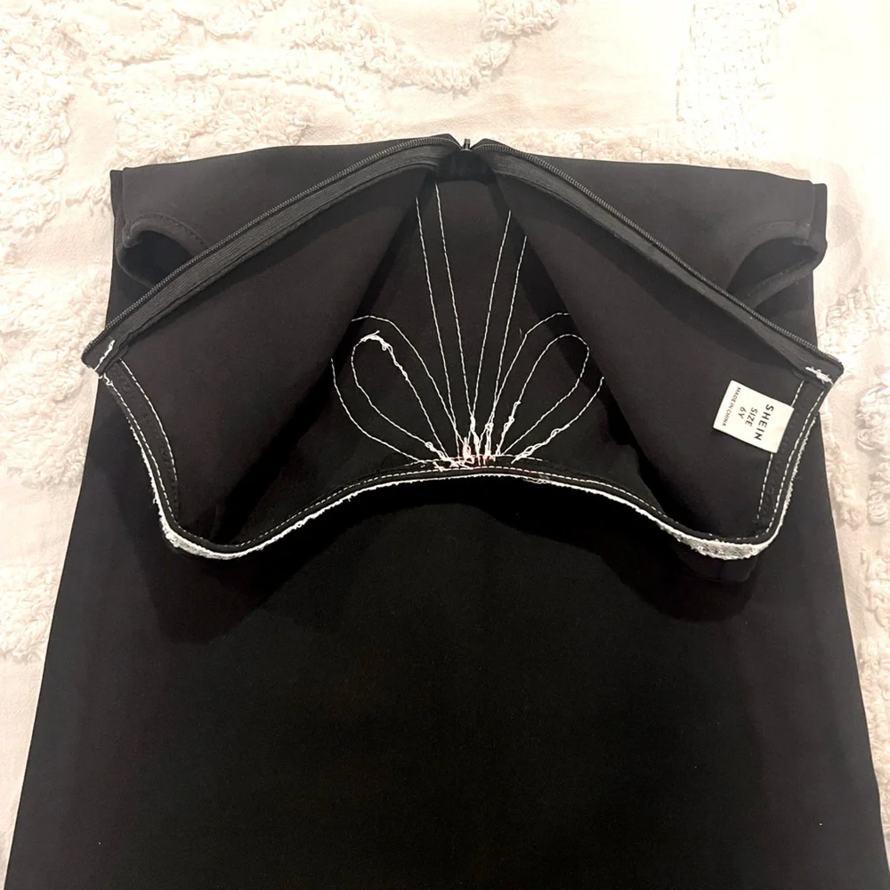 SHEIN Little Girl’s Black Silver Sequin Bow Neck Dress Size 6yr old - Picture 7 of 8